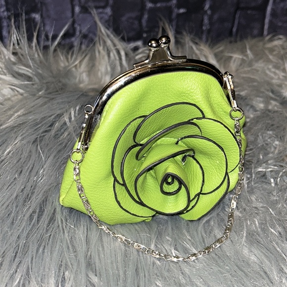 SOLD💥Elegant FLORAL Kiss-Lock Evening Vegan Green Rose Clutch/Wristlet ChainGUC - Picture 2 of 10